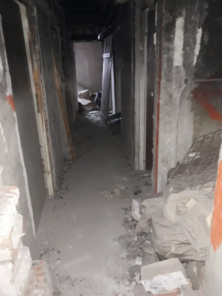 Извозване на строителни отпадъци София след къртене на баня